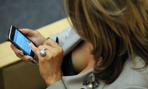 Мобильные мошенники проникли в списки контактов